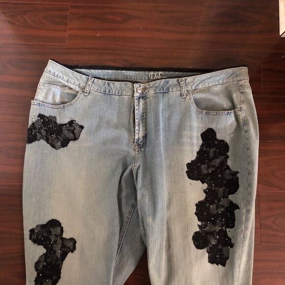 Woman's Plus Size L.A. Blues Deluxe Jeans With Black Lace Embellishment Size 26 - Picture 8 of 15